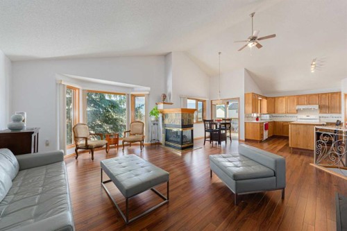 20 Somerset Drive Sw, Calgary, AB - Indoor Photo Showing Living Room
