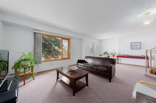 20 Somerset Drive Sw, Calgary, AB - Indoor Photo Showing Living Room