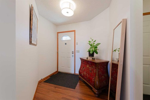 20 Somerset Drive Sw, Calgary, AB - Indoor Photo Showing Other Room