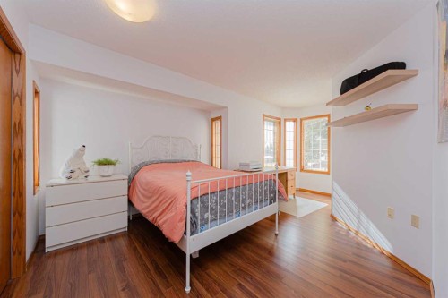 20 Somerset Drive Sw, Calgary, AB - Indoor Photo Showing Bedroom
