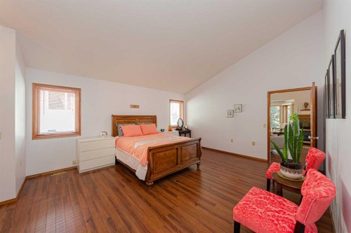 20 Somerset Drive Sw, Calgary, AB - Indoor Photo Showing Bedroom