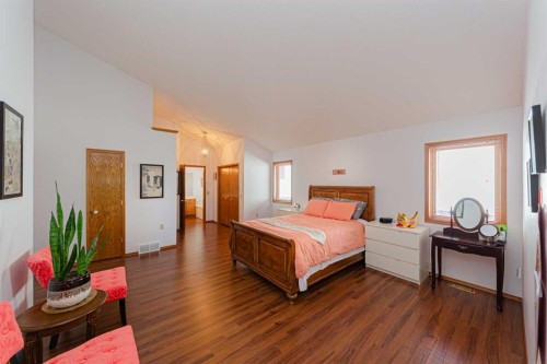 20 Somerset Drive Sw, Calgary, AB - Indoor Photo Showing Bedroom