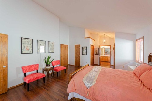 20 Somerset Drive Sw, Calgary, AB - Indoor Photo Showing Bedroom