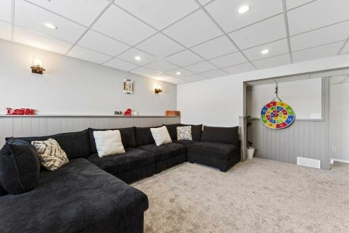 96 Templehill Drive Ne, Calgary, AB - Indoor Photo Showing Living Room