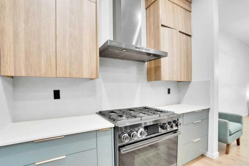 54 Calhoun Crescent Ne, Calgary, AB - Indoor Photo Showing Kitchen