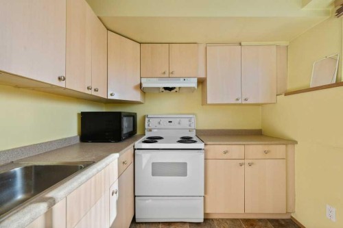 113 Ranch Glen Place Nw, Calgary, AB - Indoor Photo Showing Kitchen