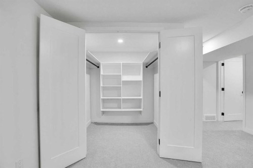 52 Franklin Drive Se, Calgary, AB - Indoor Photo Showing Other Room