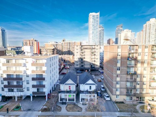 1218 14 Avenue Sw, Calgary, AB - Outdoor With Facade