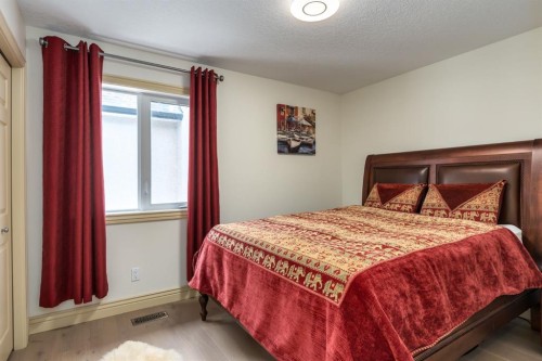 401 Marina Drive, Chestermere, AB - Indoor Photo Showing Bedroom