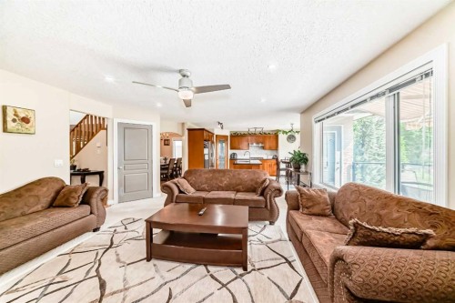 146 Scenic View Close, Calgary, AB - Indoor Photo Showing Living Room