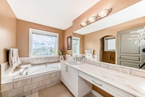 146 Scenic View Close, Calgary, AB - Indoor Photo Showing Bathroom
