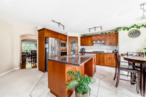 146 Scenic View Close, Calgary, AB - Indoor Photo Showing Kitchen