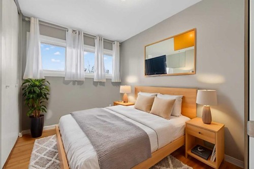8416 7 Street Sw, Calgary, AB - Indoor Photo Showing Bedroom