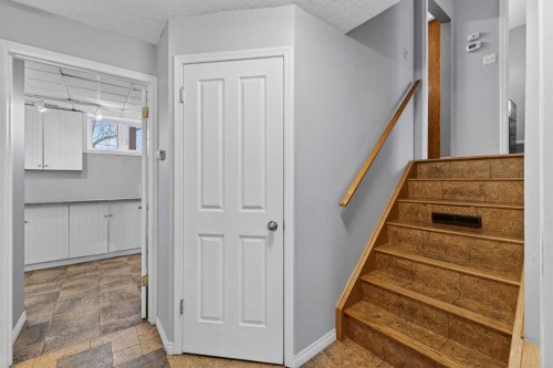 8416 7 Street Sw, Calgary, AB - Indoor Photo Showing Other Room