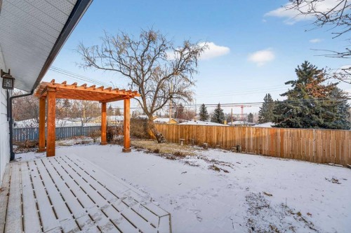 8416 7 Street Sw, Calgary, AB - Outdoor