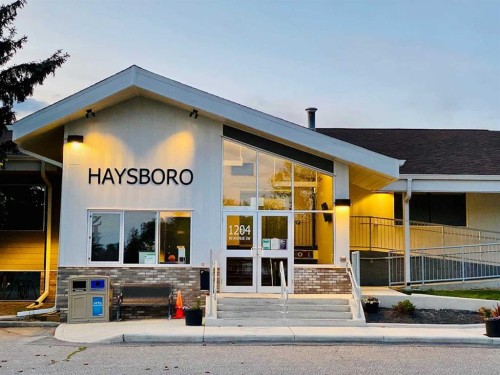 8416 7 Street Sw, Calgary, AB - Outdoor