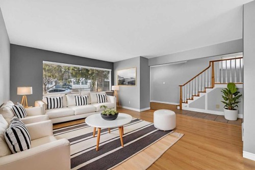 8416 7 Street Sw, Calgary, AB - Indoor Photo Showing Living Room