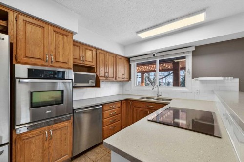 8416 7 Street Sw, Calgary, AB - Indoor Photo Showing Kitchen With Stainless Steel Kitchen With Double Sink
