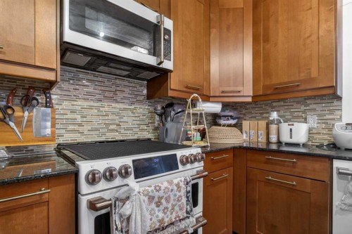 44 Applecroft Road Se, Calgary, AB - Indoor Photo Showing Kitchen
