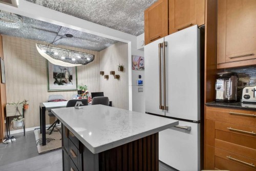 44 Applecroft Road Se, Calgary, AB - Indoor Photo Showing Kitchen