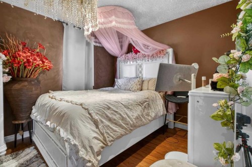 44 Applecroft Road Se, Calgary, AB - Indoor Photo Showing Bedroom