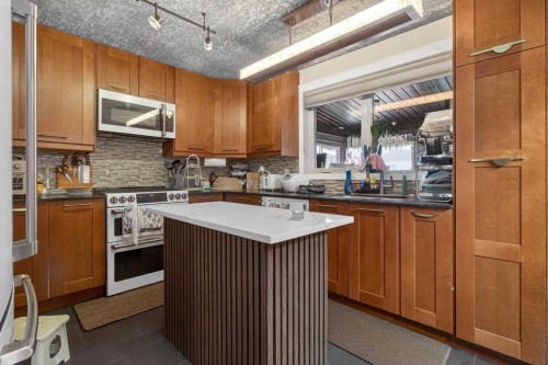 44 Applecroft Road Se, Calgary, AB - Indoor Photo Showing Kitchen