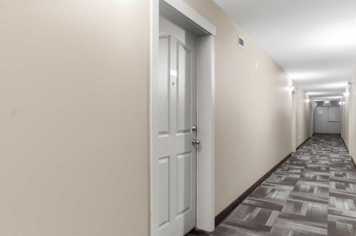 413-7110 80 Avenue Ne, Calgary, AB - Indoor Photo Showing Other Room