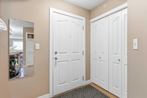 413-7110 80 Avenue Ne, Calgary, AB - Indoor Photo Showing Other Room