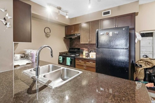 413-7110 80 Avenue Ne, Calgary, AB - Indoor Photo Showing Kitchen With Double Sink