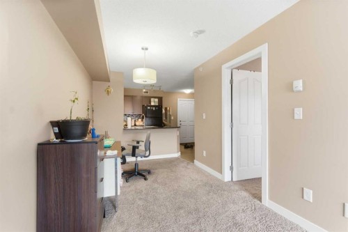 413-7110 80 Avenue Ne, Calgary, AB - Indoor Photo Showing Other Room