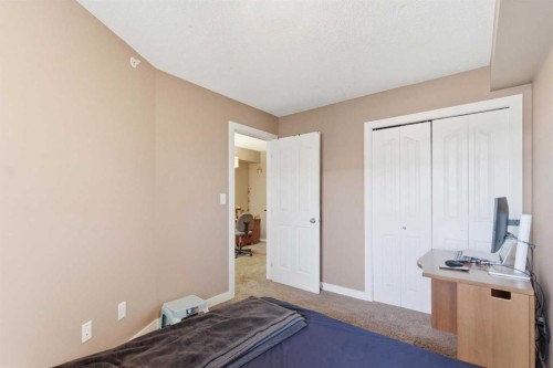 413-7110 80 Avenue Ne, Calgary, AB - Indoor