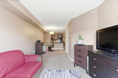 413-7110 80 Avenue Ne, Calgary, AB - Indoor