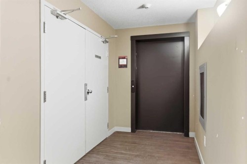 413-7110 80 Avenue Ne, Calgary, AB - Indoor Photo Showing Other Room