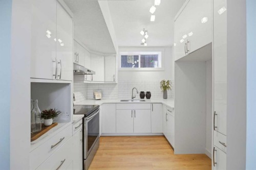 101 Ranch Rise, Strathmore, AB - Indoor Photo Showing Kitchen With Upgraded Kitchen