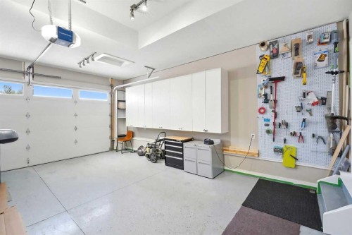 101 Ranch Rise, Strathmore, AB - Indoor Photo Showing Garage