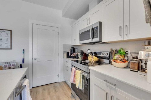 104-30 Sage Hill Walk Nw, Calgary, AB - Indoor Photo Showing Kitchen