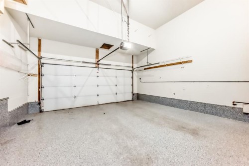 76 Saddlelake Green Ne, Calgary, AB - Indoor Photo Showing Garage