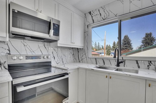 708 Sacramento Place Sw, Calgary, AB - Indoor Photo Showing Kitchen