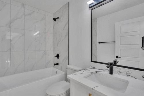 708 Sacramento Place Sw, Calgary, AB - Indoor Photo Showing Bathroom