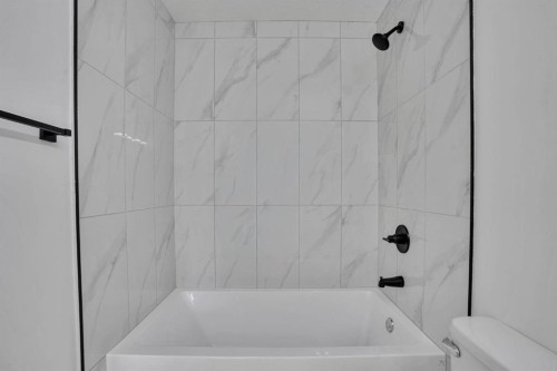 708 Sacramento Place Sw, Calgary, AB - Indoor Photo Showing Bathroom