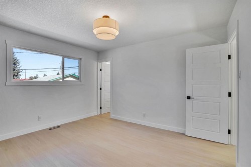 708 Sacramento Place Sw, Calgary, AB - Indoor Photo Showing Other Room