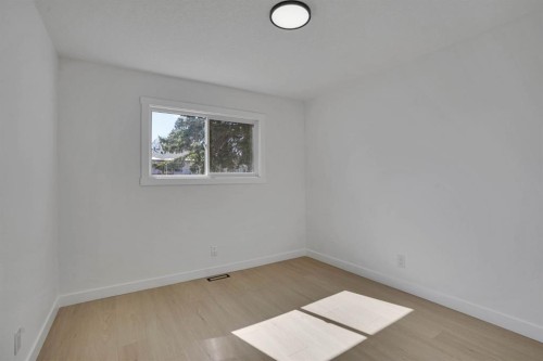 708 Sacramento Place Sw, Calgary, AB - Indoor Photo Showing Other Room