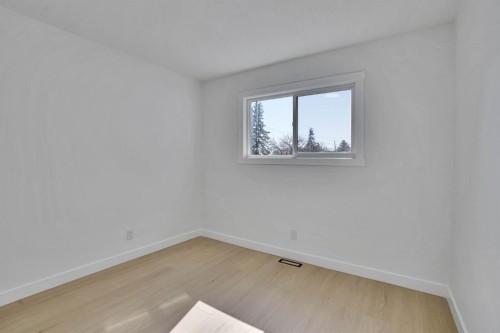 708 Sacramento Place Sw, Calgary, AB - Indoor Photo Showing Other Room