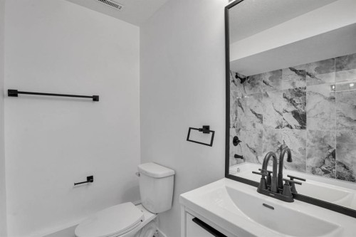 708 Sacramento Place Sw, Calgary, AB - Indoor Photo Showing Bathroom