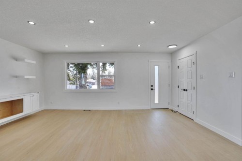 708 Sacramento Place Sw, Calgary, AB - Indoor Photo Showing Other Room