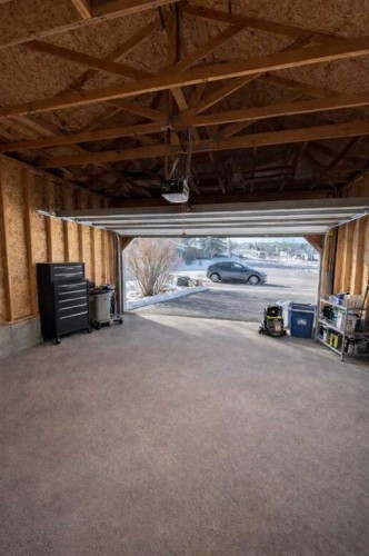 107 Harvest Oak Crescent Ne, Calgary, AB - Indoor Photo Showing Garage