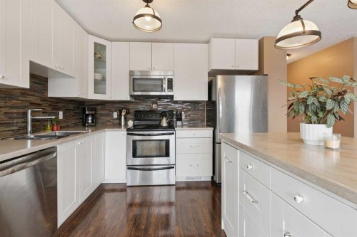 107 Downey Place, Okotoks, AB - Indoor Photo Showing Kitchen With Double Sink With Upgraded Kitchen