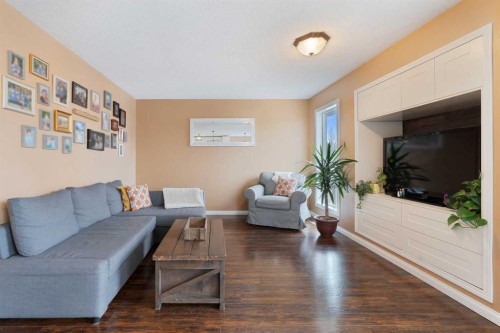107 Downey Place, Okotoks, AB - Indoor Photo Showing Living Room