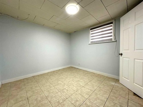 1101 22 Avenue Nw, Calgary, AB - Indoor Photo Showing Other Room