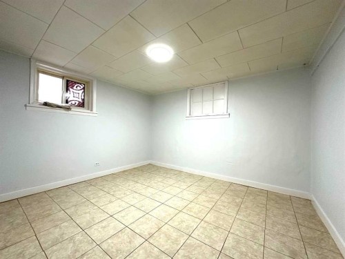 1101 22 Avenue Nw, Calgary, AB - Indoor Photo Showing Other Room